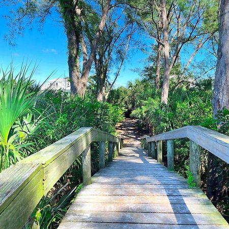 Anna Maria Island Runaway Tropical Dream-One Minute Walk To The Beach-Heated Pool Bradenton Beach Bagian luar foto