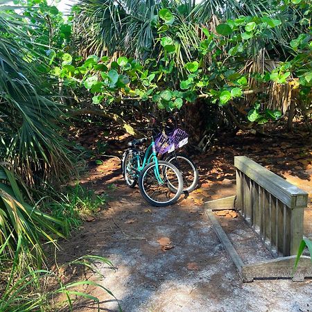 Anna Maria Island Runaway Tropical Dream-One Minute Walk To The Beach-Heated Pool Bradenton Beach Bagian luar foto