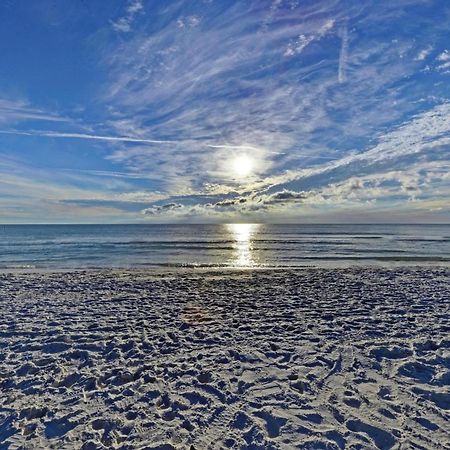 Anna Maria Island Runaway Tropical Dream-One Minute Walk To The Beach-Heated Pool Bradenton Beach Bagian luar foto