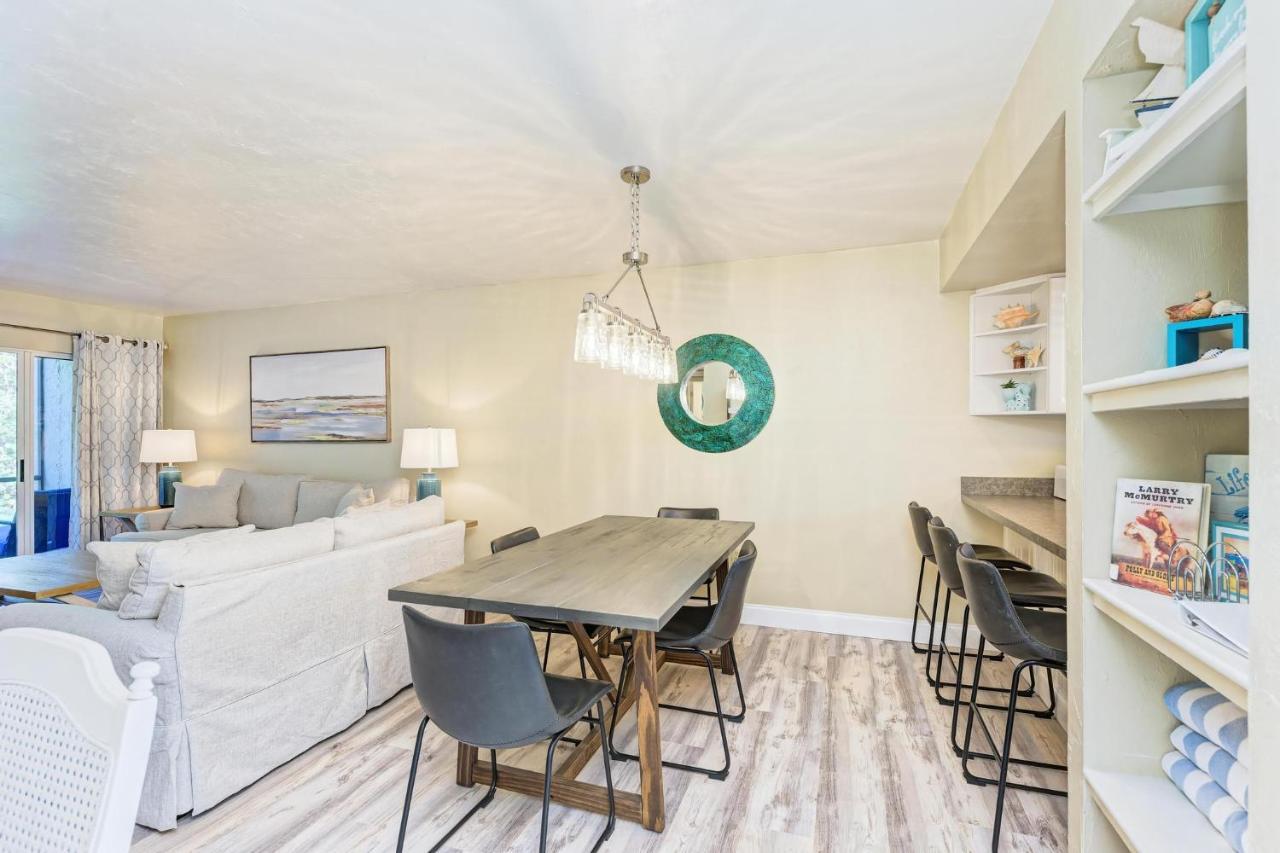Anna Maria Island Runaway Tropical Dream-One Minute Walk To The Beach-Heated Pool Bradenton Beach Bagian luar foto