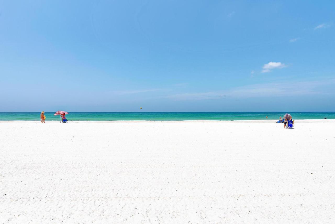 Anna Maria Island Runaway Tropical Dream-One Minute Walk To The Beach-Heated Pool Bradenton Beach Bagian luar foto