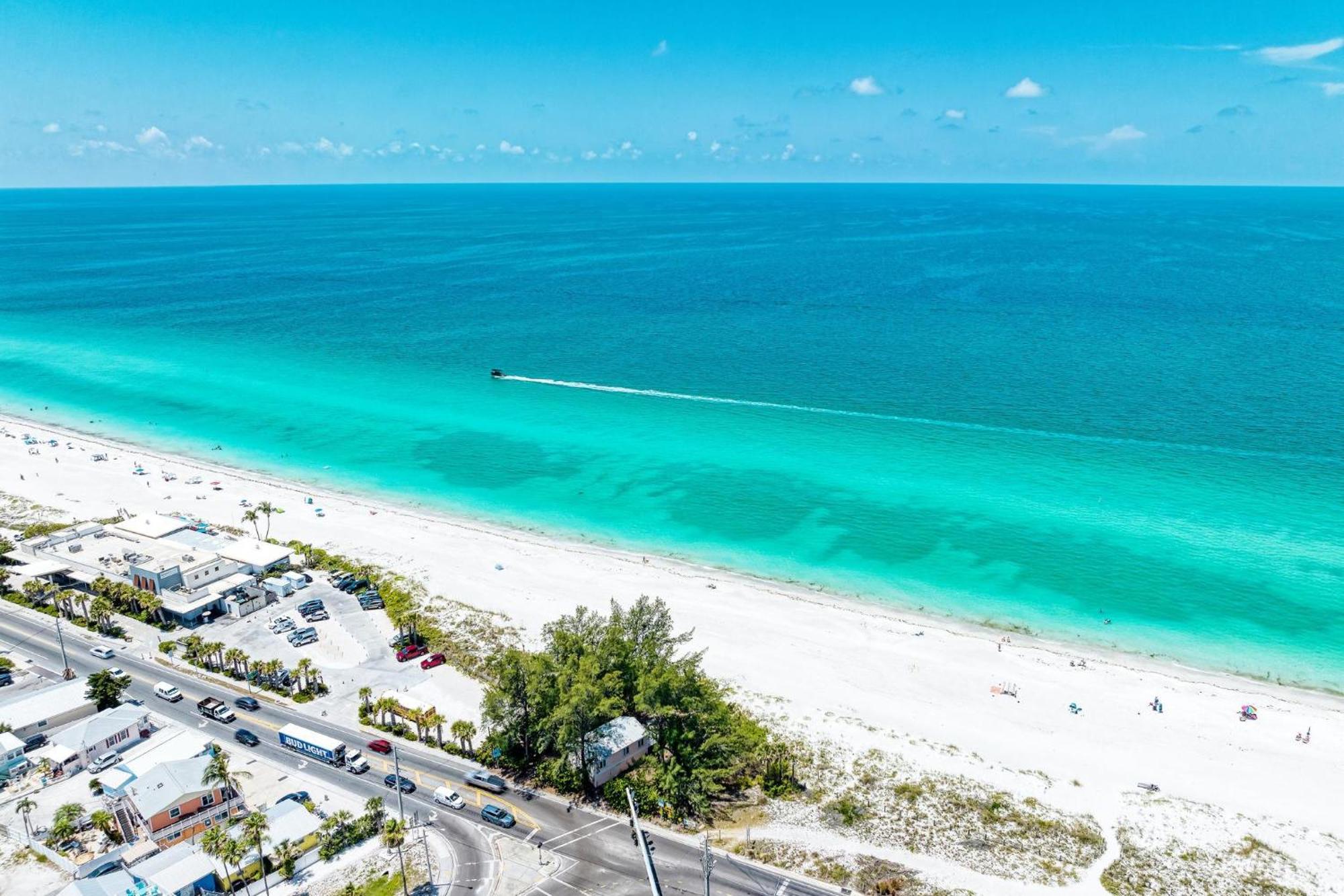 Anna Maria Island Runaway Tropical Dream-One Minute Walk To The Beach-Heated Pool Bradenton Beach Bagian luar foto