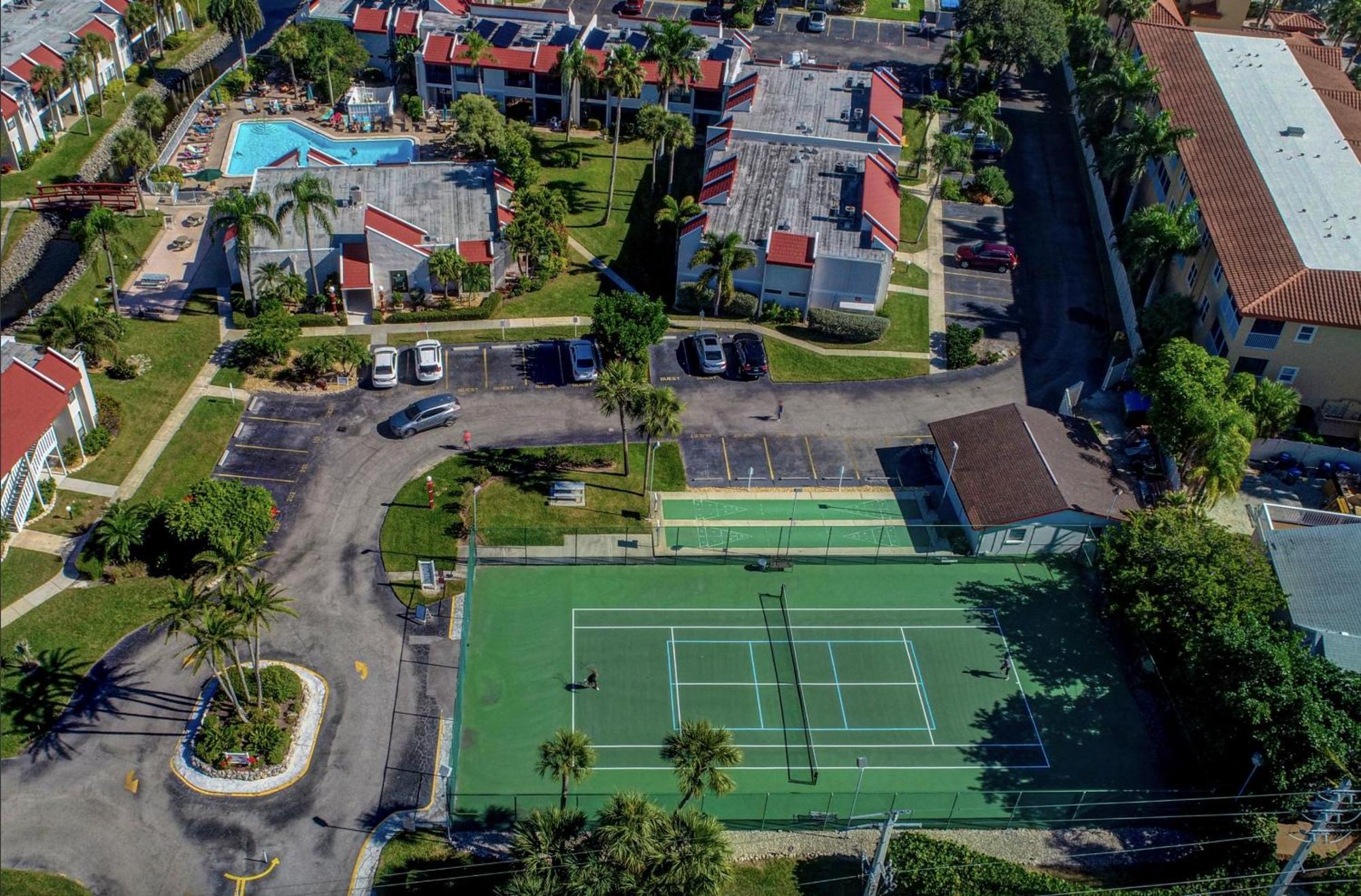Anna Maria Island Runaway Tropical Dream-One Minute Walk To The Beach-Heated Pool Bradenton Beach Bagian luar foto