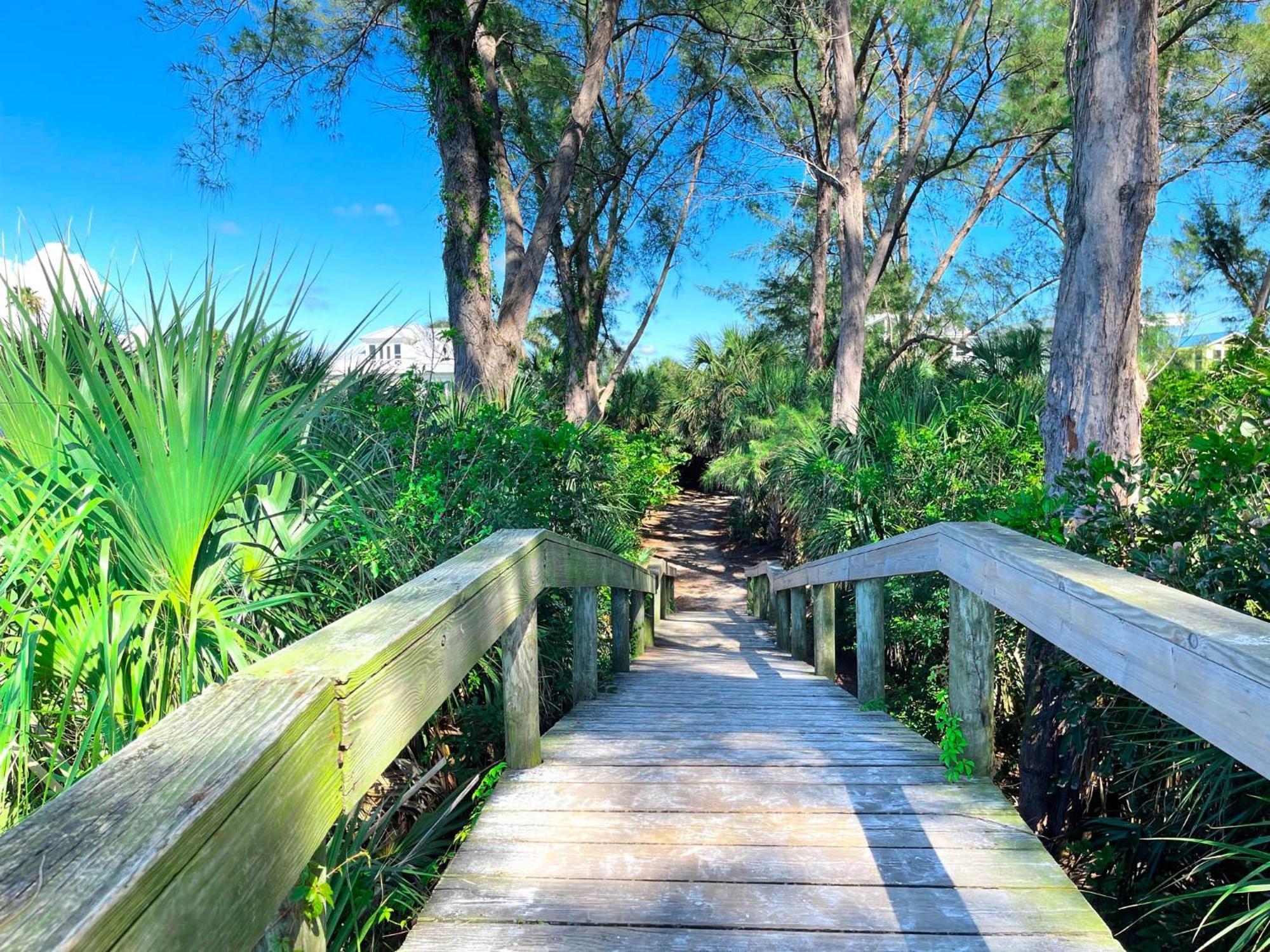 Anna Maria Island Runaway Tropical Dream-One Minute Walk To The Beach-Heated Pool Bradenton Beach Bagian luar foto