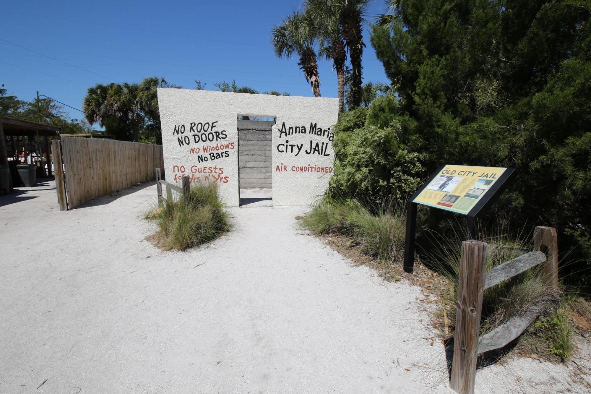Anna Maria Island Runaway Tropical Dream-One Minute Walk To The Beach-Heated Pool Bradenton Beach Bagian luar foto