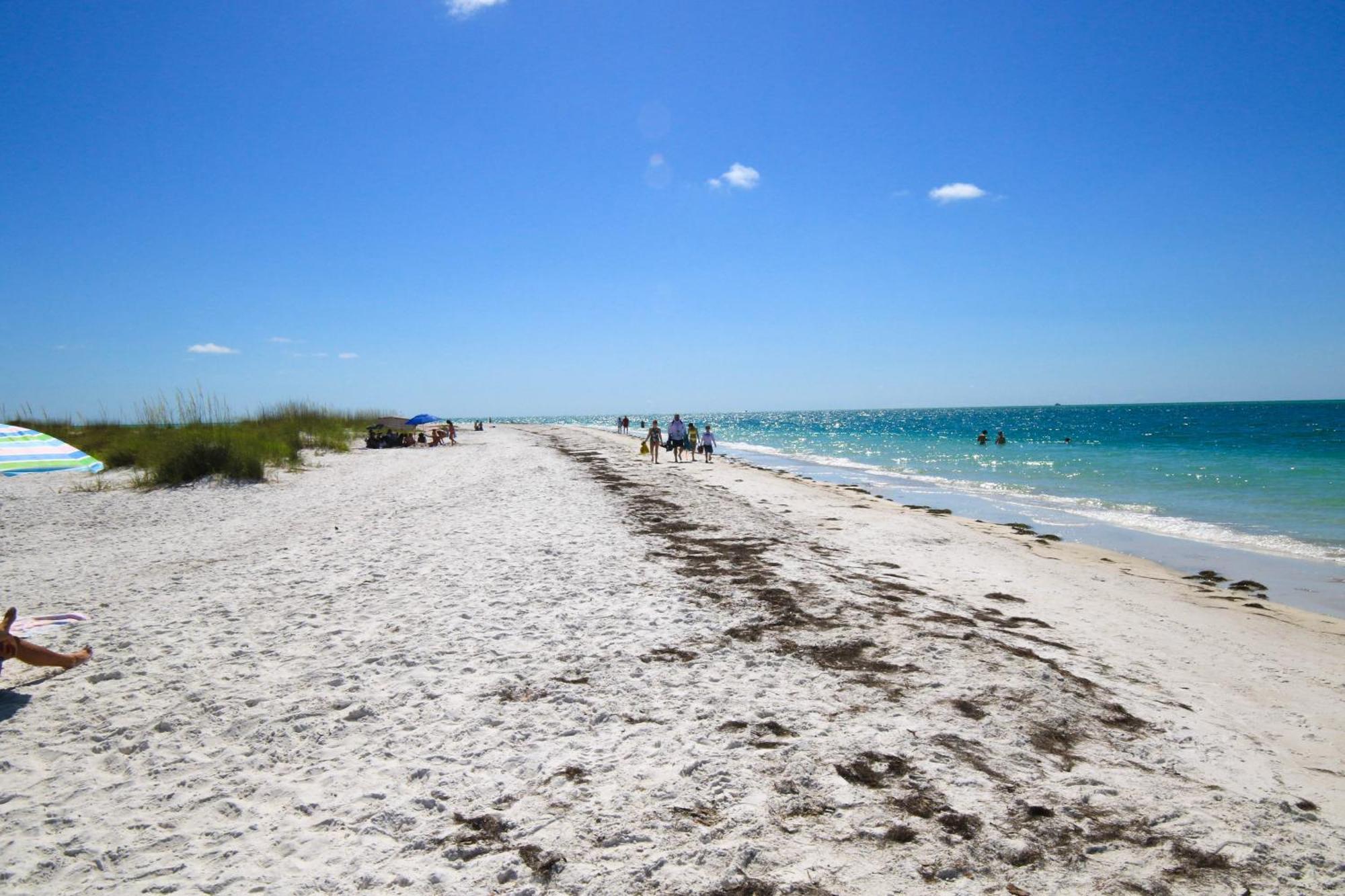 Anna Maria Island Runaway Tropical Dream-One Minute Walk To The Beach-Heated Pool Bradenton Beach Bagian luar foto