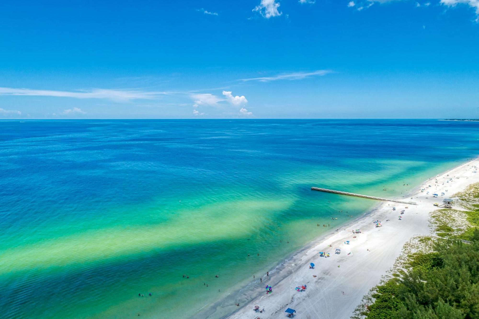Anna Maria Island Runaway Tropical Dream-One Minute Walk To The Beach-Heated Pool Bradenton Beach Bagian luar foto