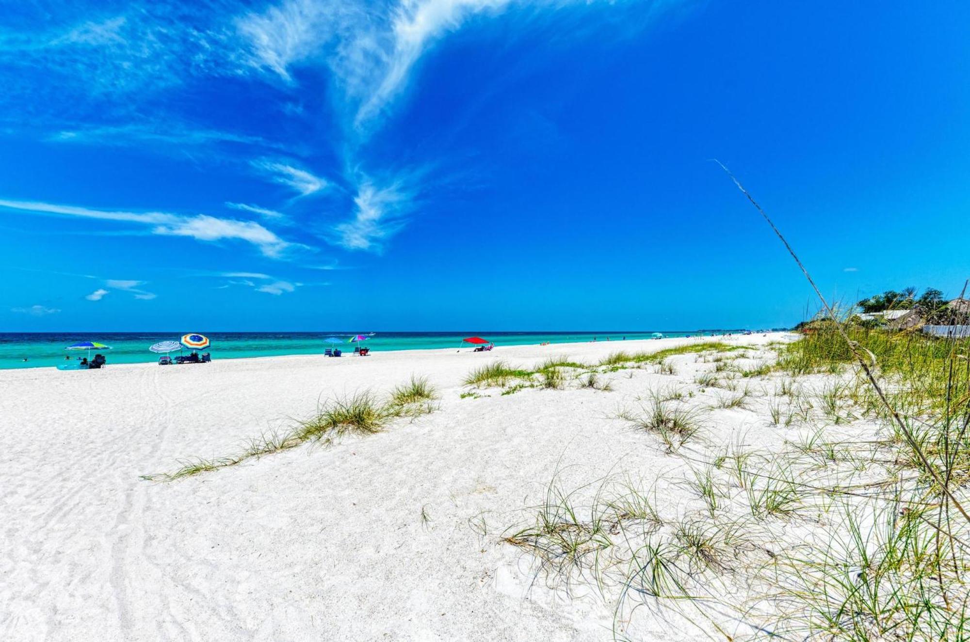 Anna Maria Island Runaway Tropical Dream-One Minute Walk To The Beach-Heated Pool Bradenton Beach Bagian luar foto