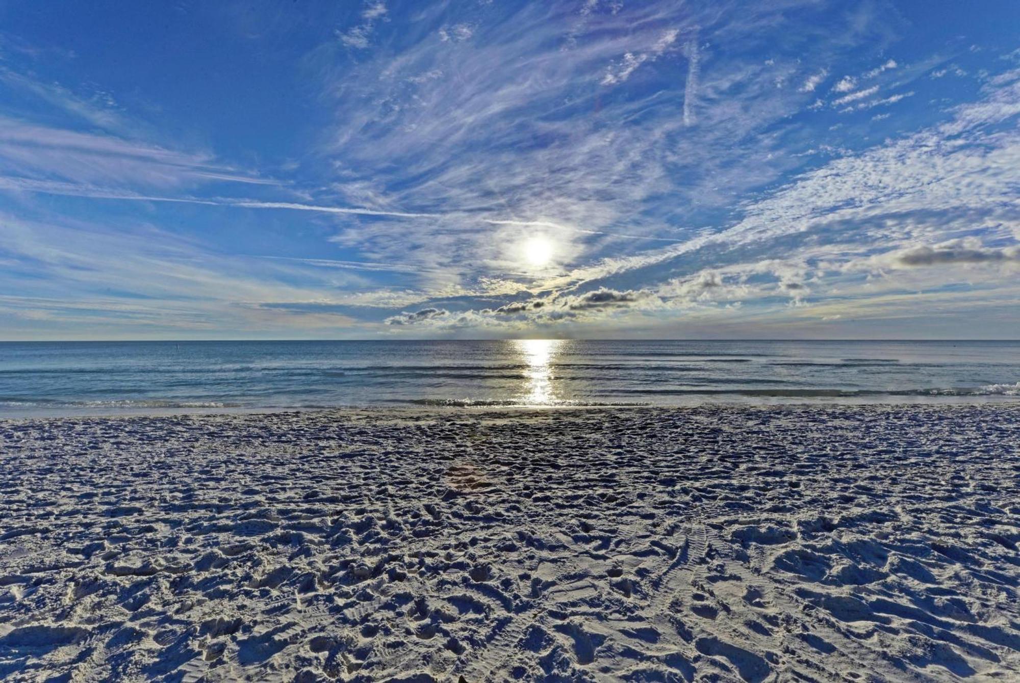 Anna Maria Island Runaway Tropical Dream-One Minute Walk To The Beach-Heated Pool Bradenton Beach Bagian luar foto