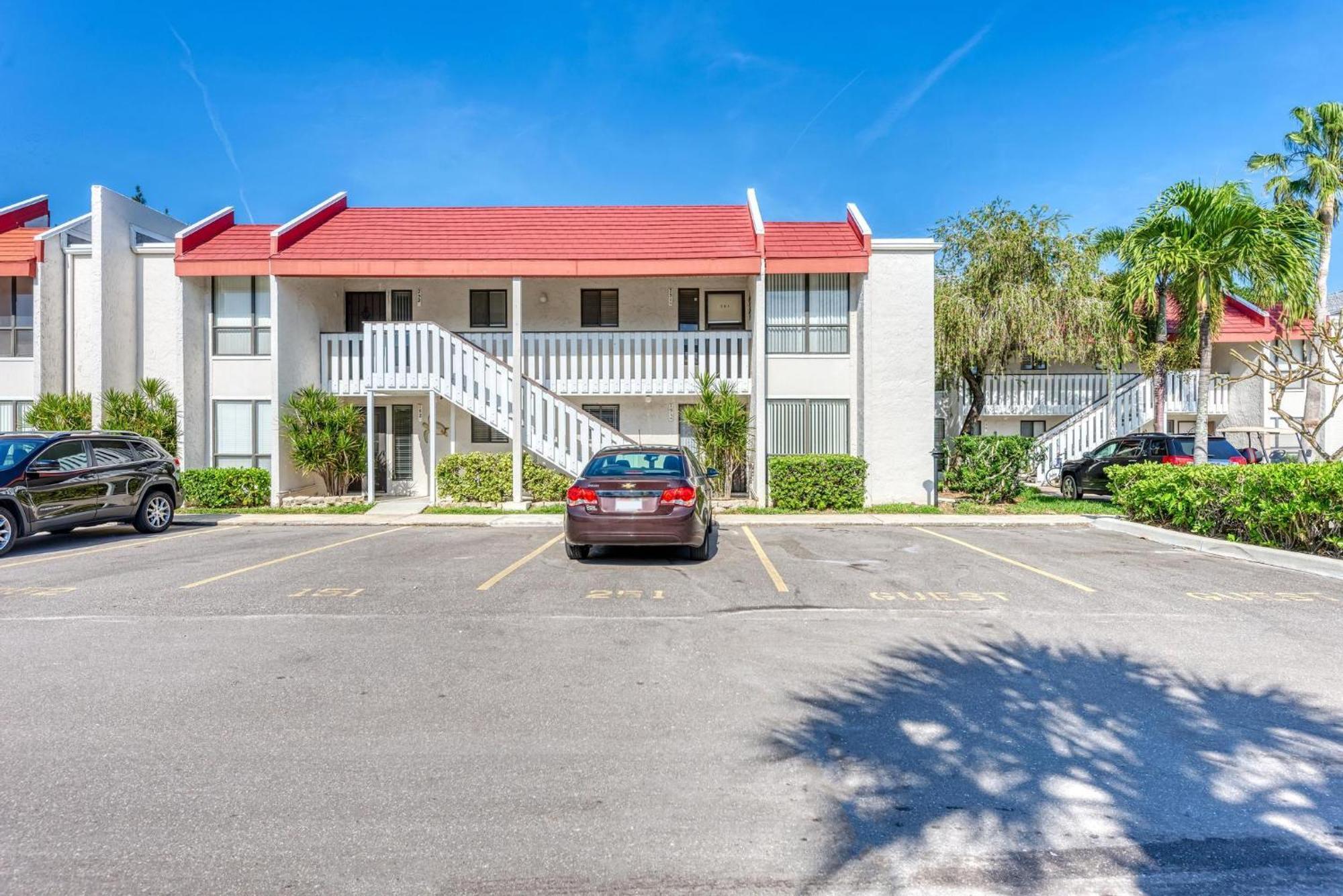 Anna Maria Island Runaway Tropical Dream-One Minute Walk To The Beach-Heated Pool Bradenton Beach Bagian luar foto