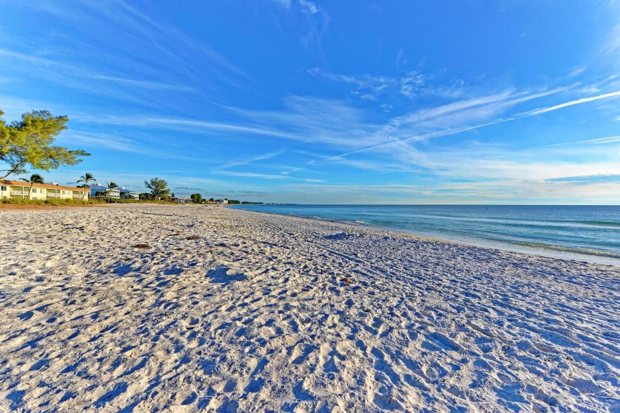 Anna Maria Island Runaway Tropical Dream-One Minute Walk To The Beach-Heated Pool Bradenton Beach Bagian luar foto